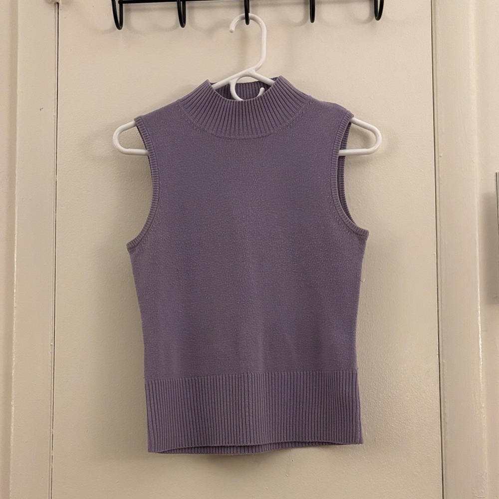Sleeveless Purple Knit top.